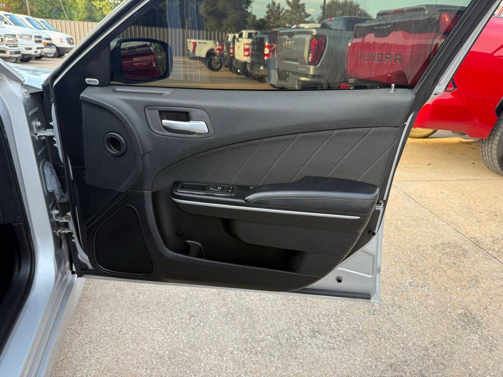 Dodge Charger Vehicle Full-screen Gallery Image 11