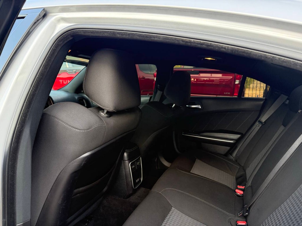 Dodge Charger Vehicle Full-screen Gallery Image 12