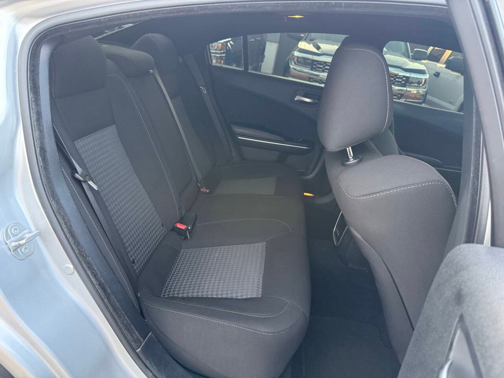 Dodge Charger Vehicle Full-screen Gallery Image 15