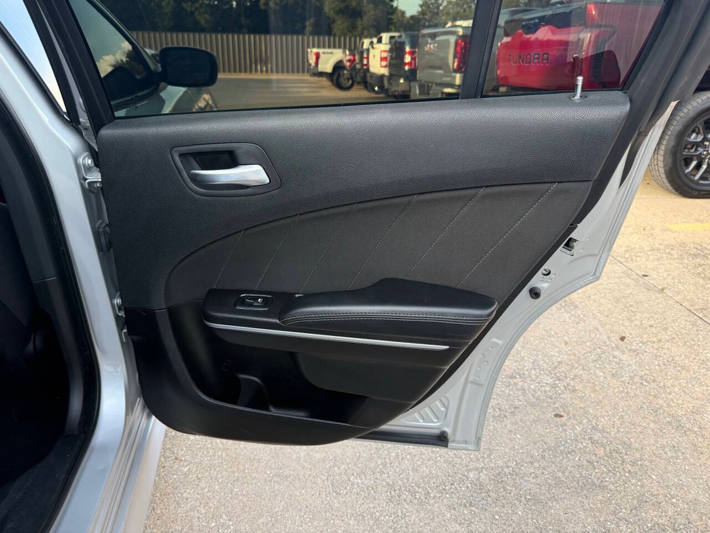 Dodge Charger Vehicle Full-screen Gallery Image 16