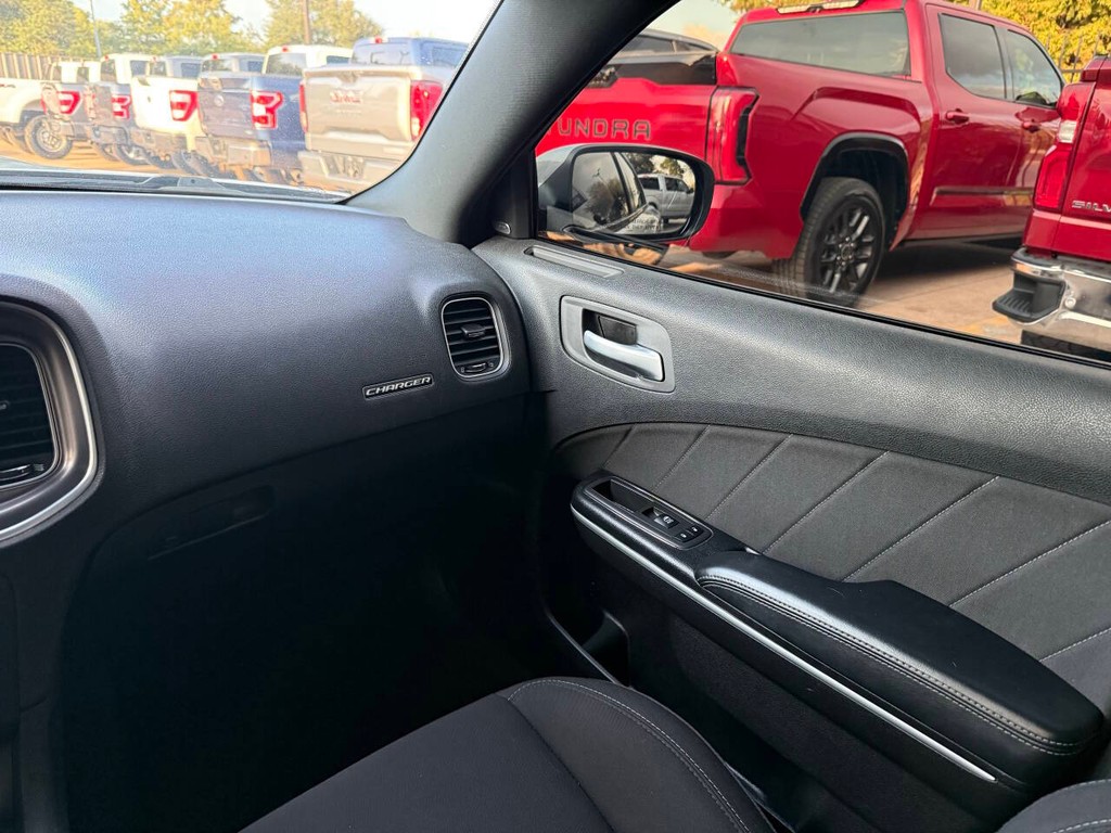 Dodge Charger Vehicle Full-screen Gallery Image 20