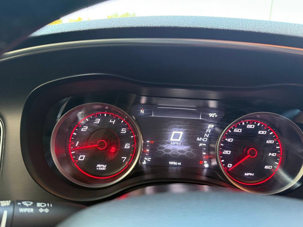 Dodge Charger Vehicle Full-screen Gallery Image 31