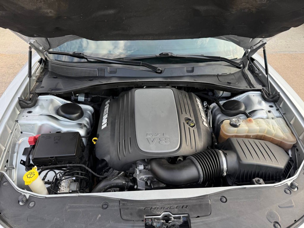 Dodge Charger Vehicle Full-screen Gallery Image 34