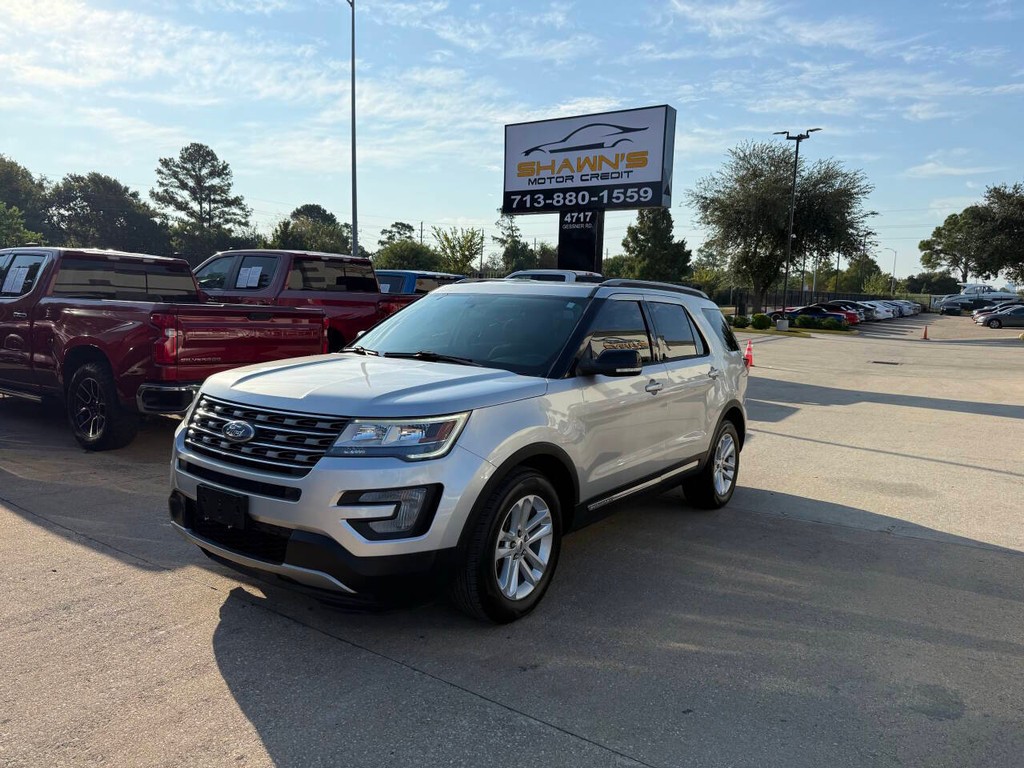 Ford Explorer Vehicle Full-screen Gallery Image 04