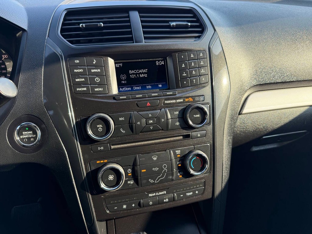 Ford Explorer Vehicle Full-screen Gallery Image 25