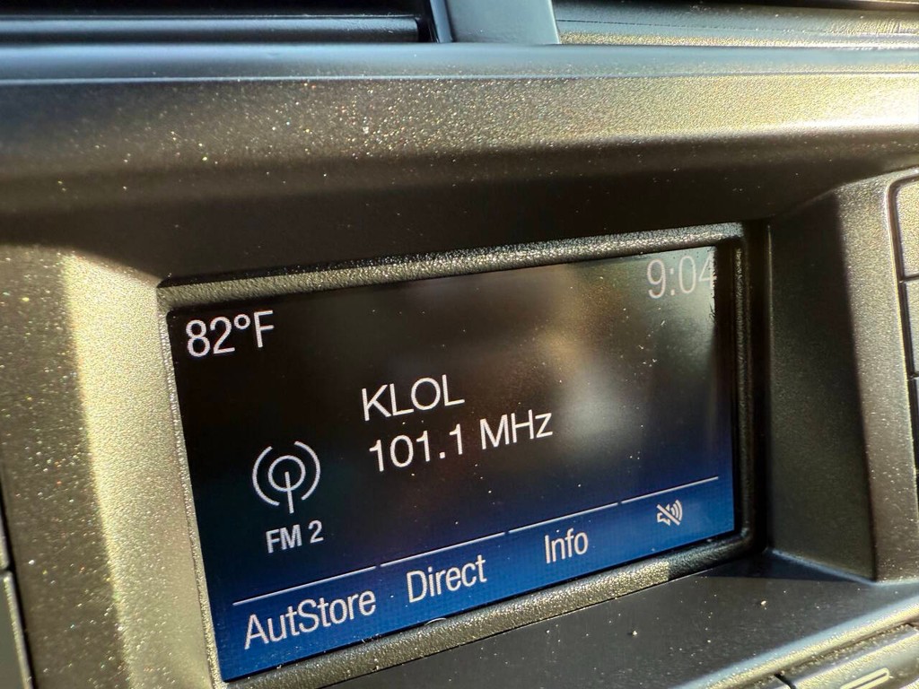 Ford Explorer Vehicle Full-screen Gallery Image 26