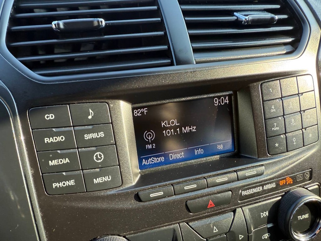 Ford Explorer Vehicle Full-screen Gallery Image 28