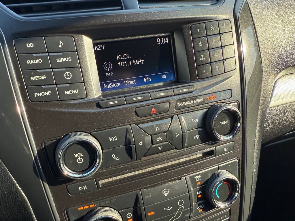 Ford Explorer Vehicle Full-screen Gallery Image 29