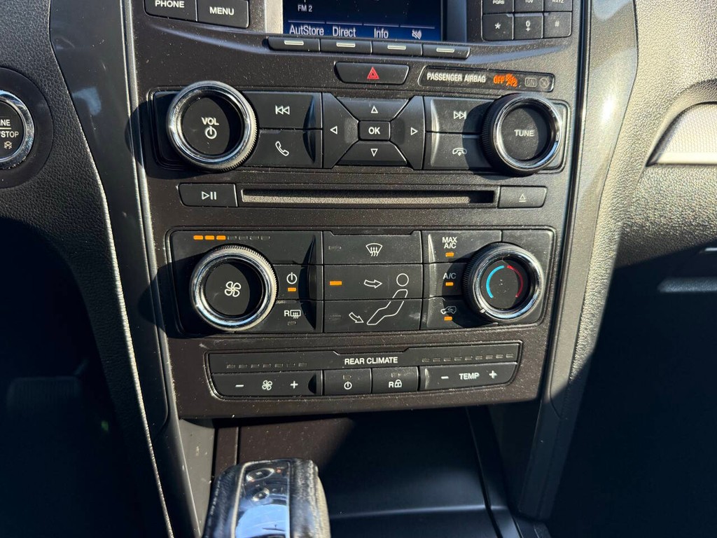 Ford Explorer Vehicle Full-screen Gallery Image 30