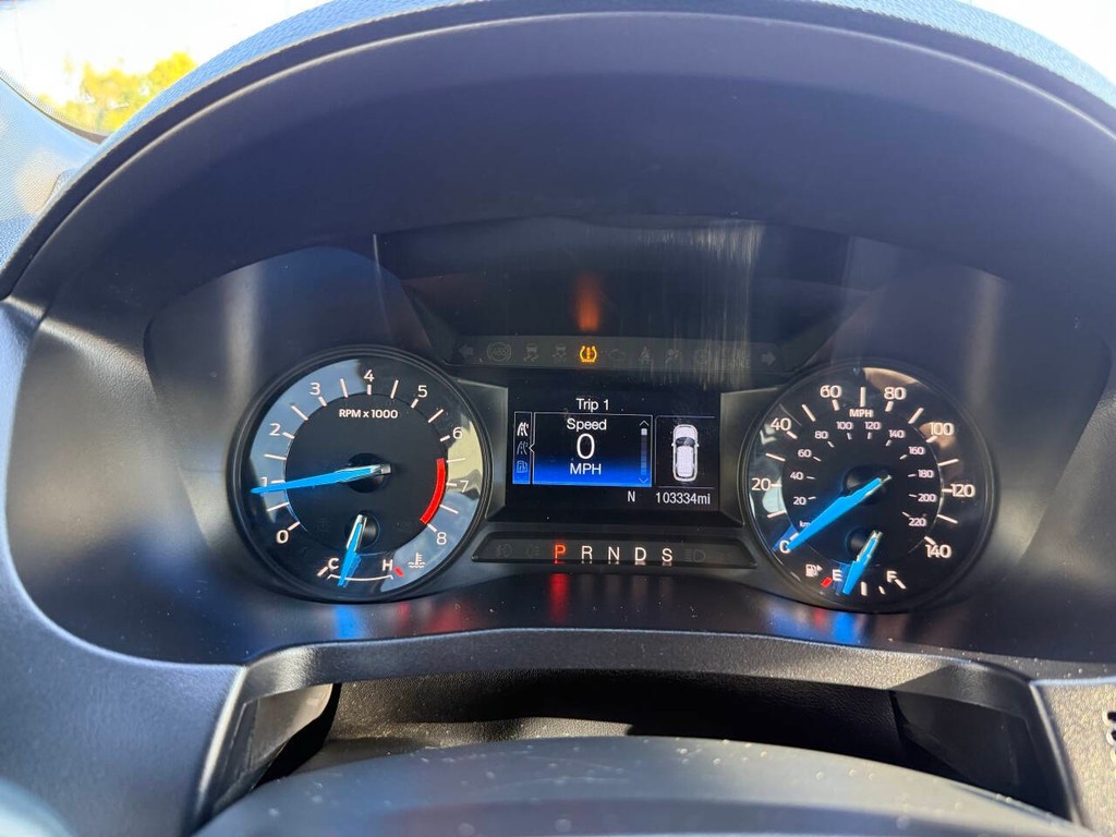 Ford Explorer Vehicle Full-screen Gallery Image 33