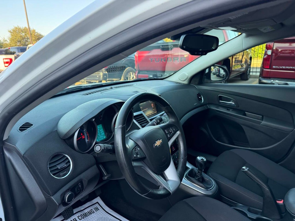 Chevrolet Cruze Vehicle Full-screen Gallery Image 06