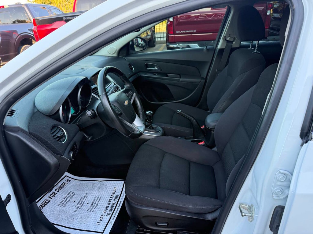 Chevrolet Cruze Vehicle Full-screen Gallery Image 07