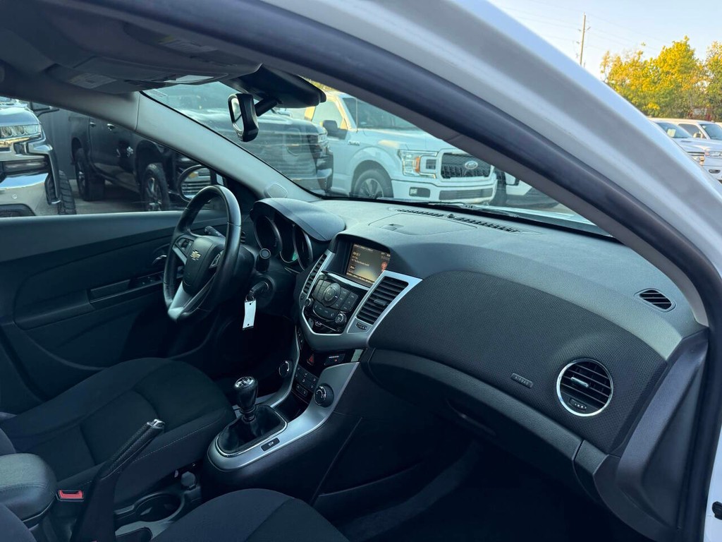 Chevrolet Cruze Vehicle Full-screen Gallery Image 09