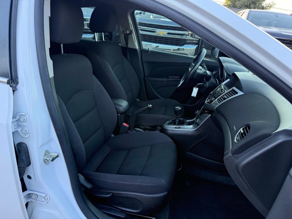 Chevrolet Cruze Vehicle Full-screen Gallery Image 10