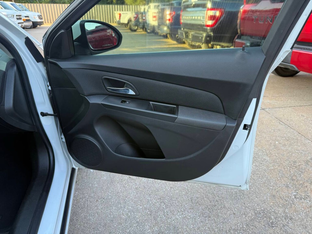 Chevrolet Cruze Vehicle Full-screen Gallery Image 11