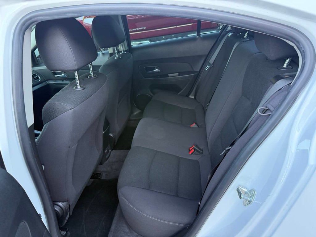 Chevrolet Cruze Vehicle Full-screen Gallery Image 13