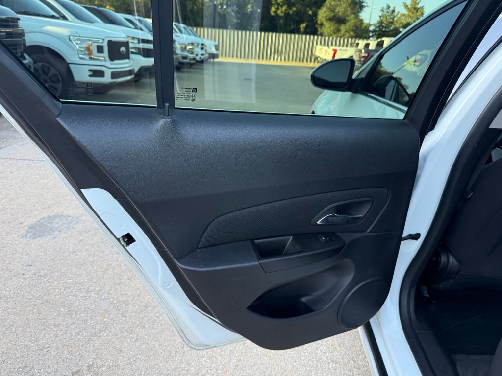 Chevrolet Cruze Vehicle Full-screen Gallery Image 14