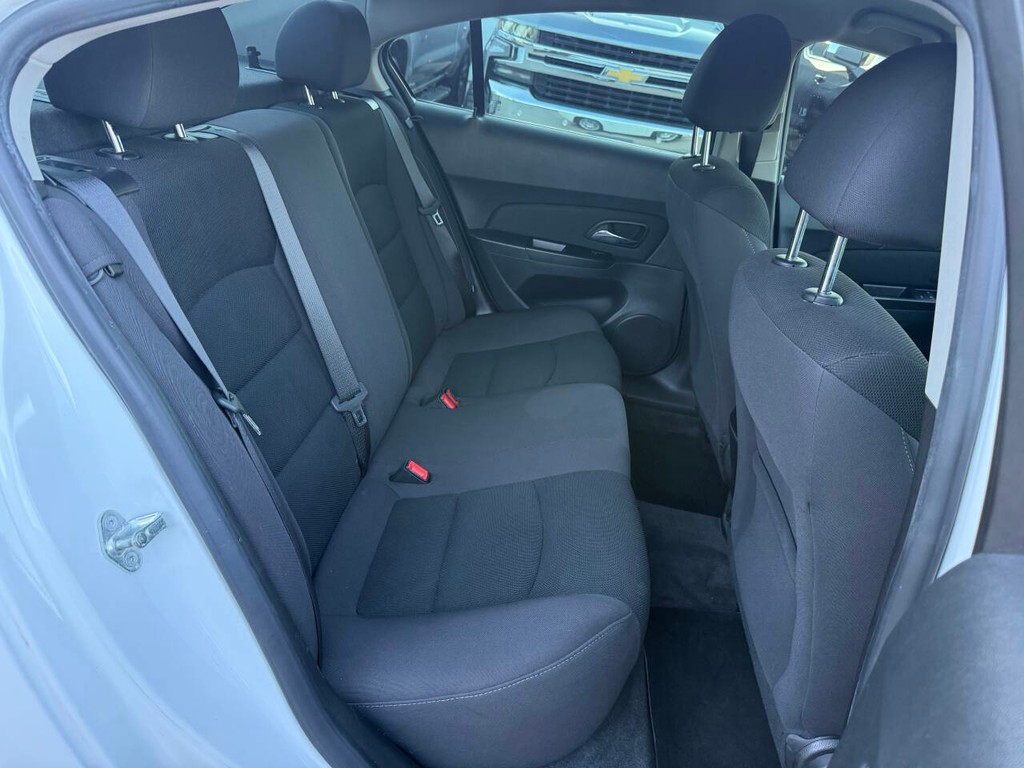 Chevrolet Cruze Vehicle Full-screen Gallery Image 15