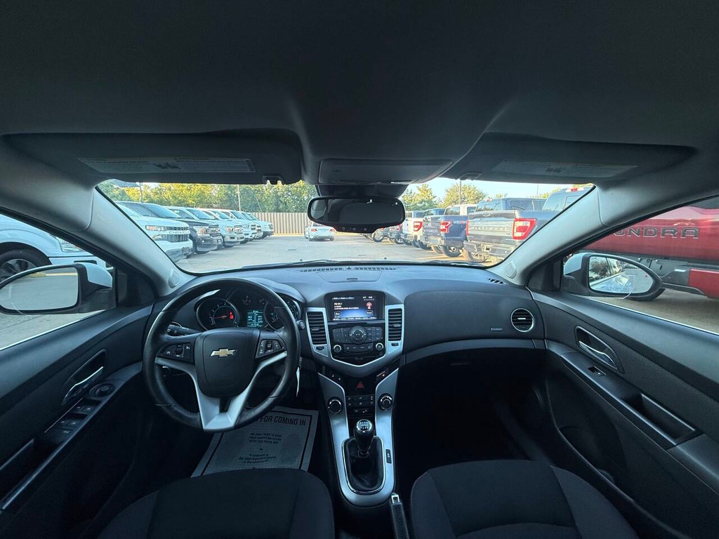 Chevrolet Cruze Vehicle Full-screen Gallery Image 18