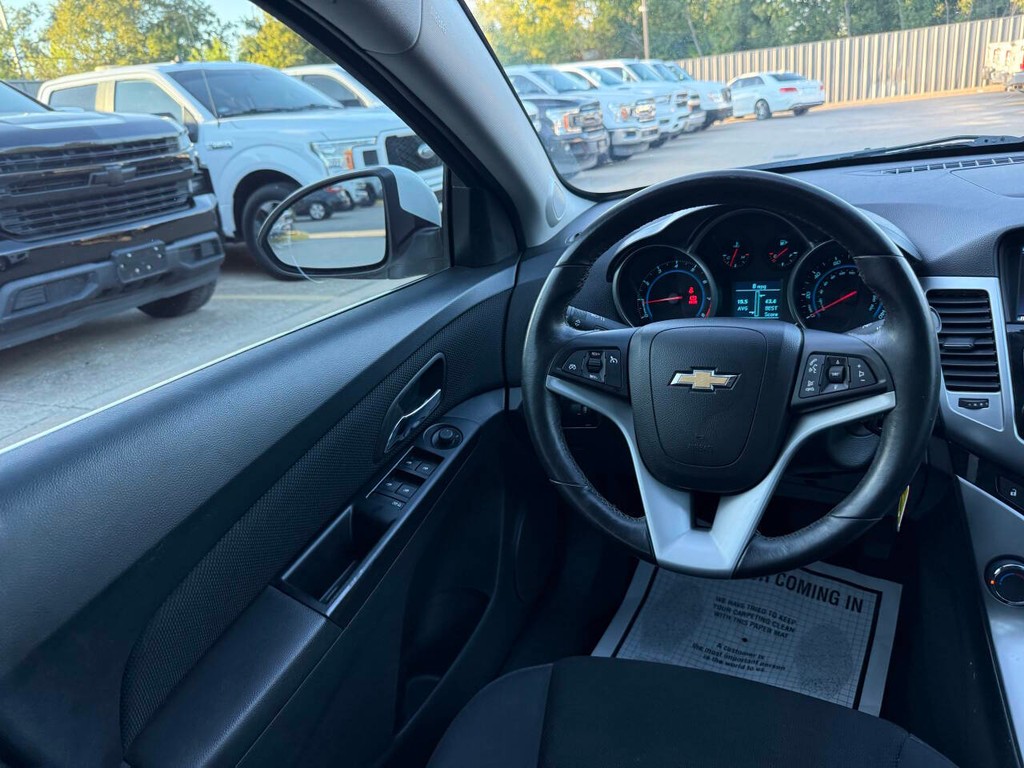 Chevrolet Cruze Vehicle Full-screen Gallery Image 19