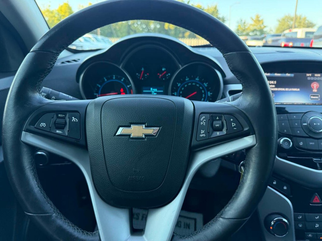 Chevrolet Cruze Vehicle Full-screen Gallery Image 23