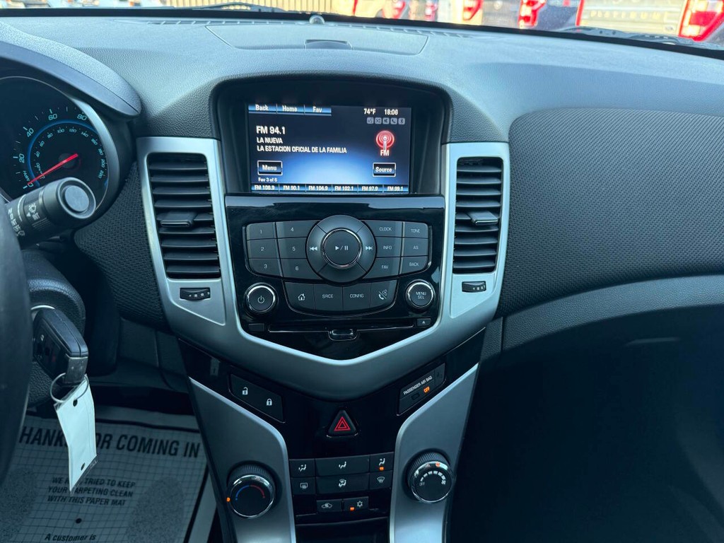 Chevrolet Cruze Vehicle Full-screen Gallery Image 24