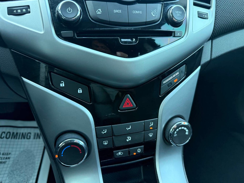 Chevrolet Cruze Vehicle Full-screen Gallery Image 28