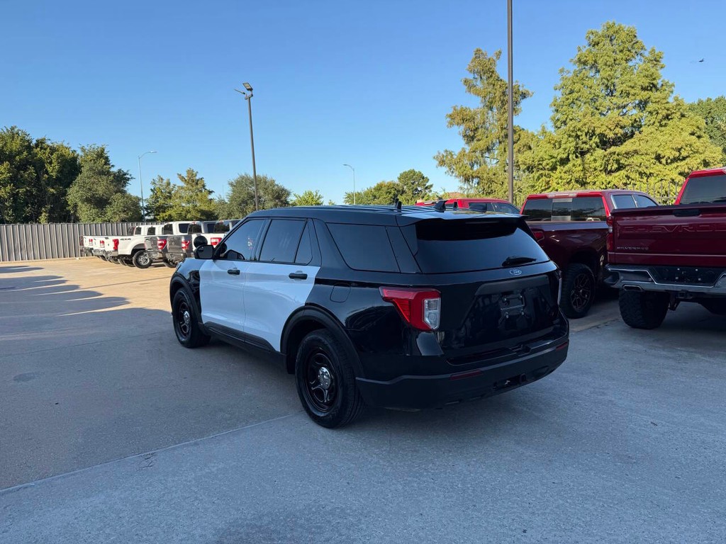 Ford Explorer Vehicle Full-screen Gallery Image 04