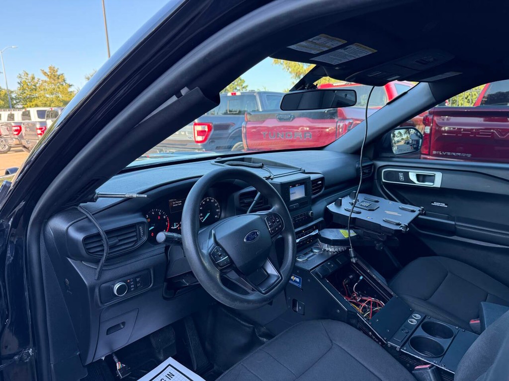 Ford Explorer Vehicle Full-screen Gallery Image 06