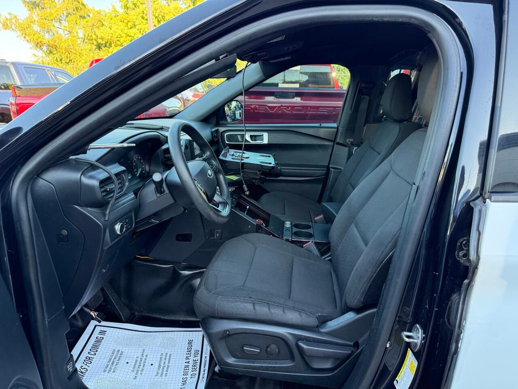 Ford Explorer Vehicle Full-screen Gallery Image 07