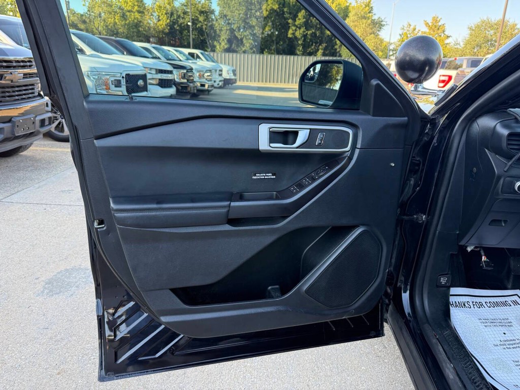 Ford Explorer Vehicle Full-screen Gallery Image 08