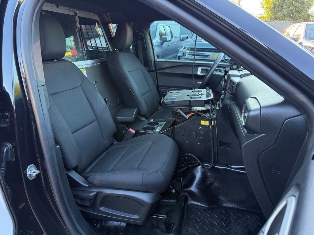 Ford Explorer Vehicle Full-screen Gallery Image 10