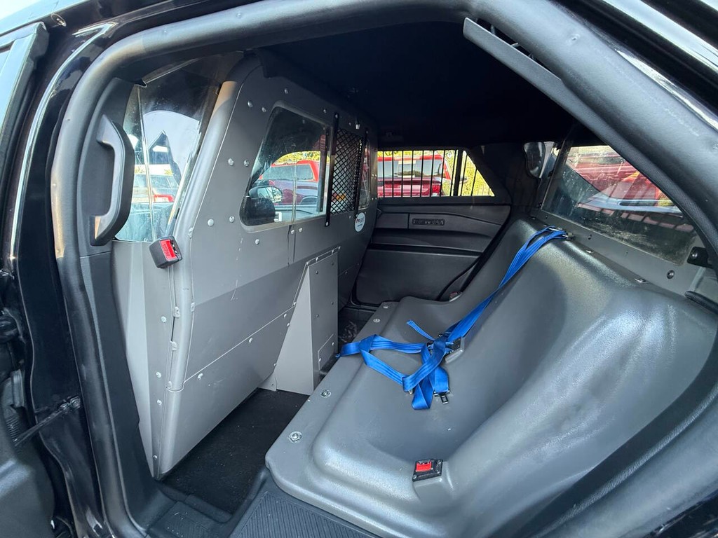 Ford Explorer Vehicle Full-screen Gallery Image 12