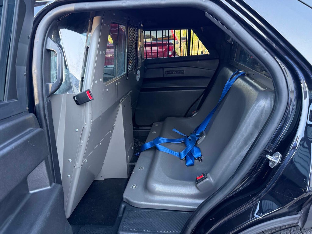 Ford Explorer Vehicle Full-screen Gallery Image 13