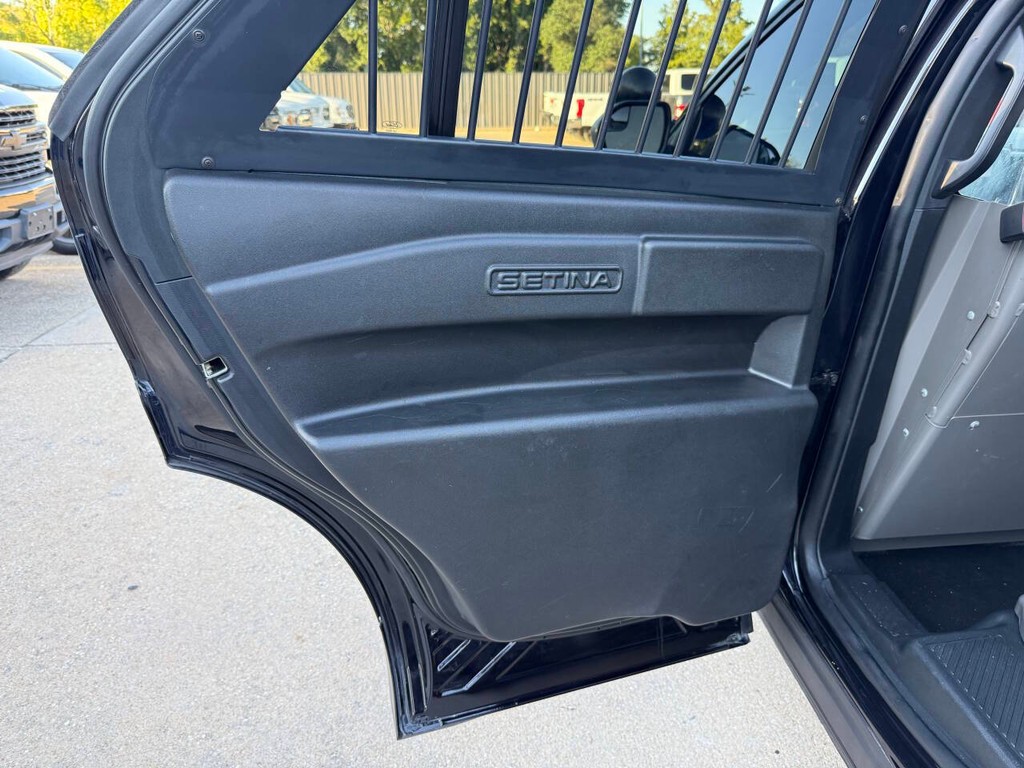 Ford Explorer Vehicle Full-screen Gallery Image 14