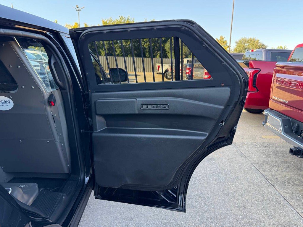 Ford Explorer Vehicle Full-screen Gallery Image 17