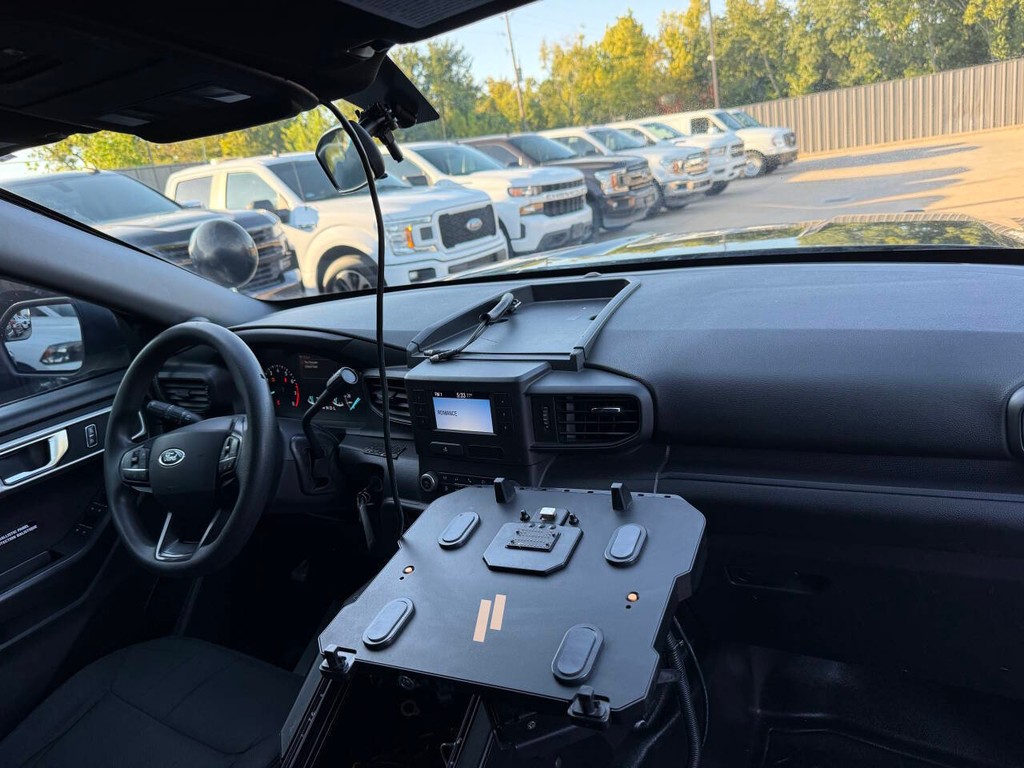 Ford Explorer Vehicle Full-screen Gallery Image 18