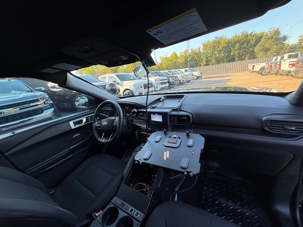 Ford Explorer Vehicle Full-screen Gallery Image 19