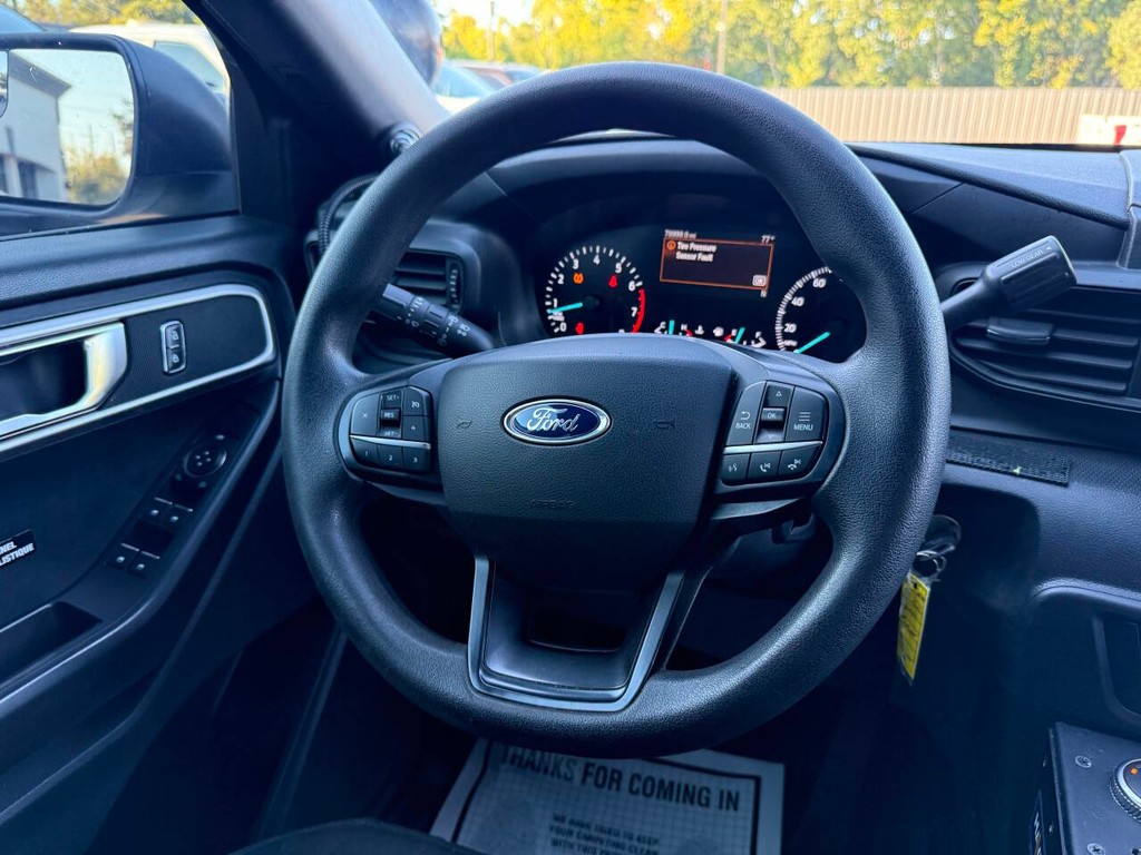 Ford Explorer Vehicle Full-screen Gallery Image 21