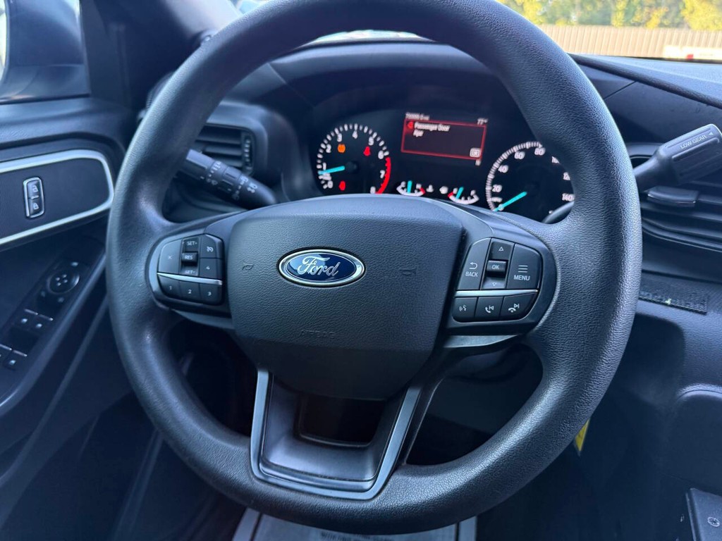 Ford Explorer Vehicle Full-screen Gallery Image 22