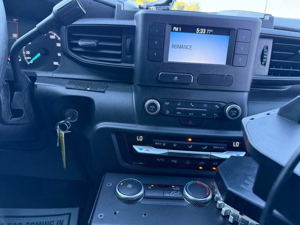 Ford Explorer Vehicle Full-screen Gallery Image 23