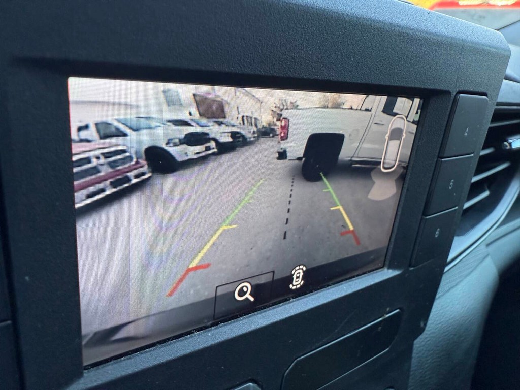 Ford Explorer Vehicle Full-screen Gallery Image 25