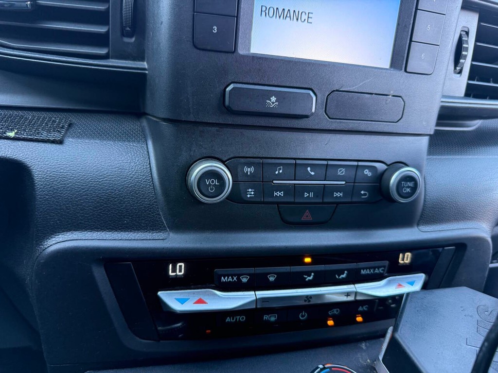 Ford Explorer Vehicle Full-screen Gallery Image 26