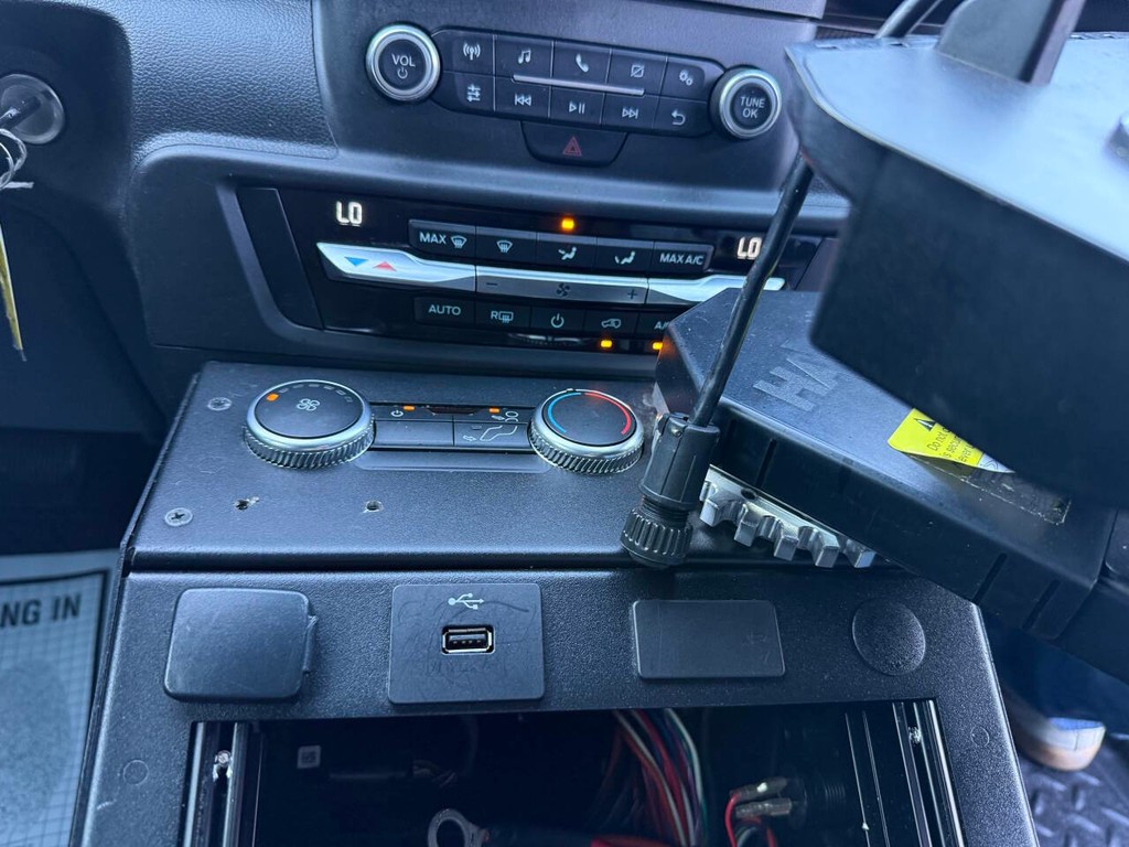 Ford Explorer Vehicle Full-screen Gallery Image 27