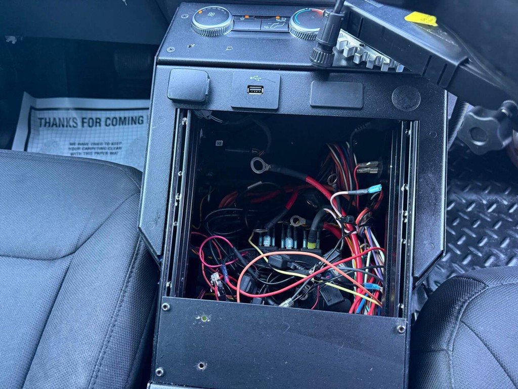 Ford Explorer Vehicle Full-screen Gallery Image 28