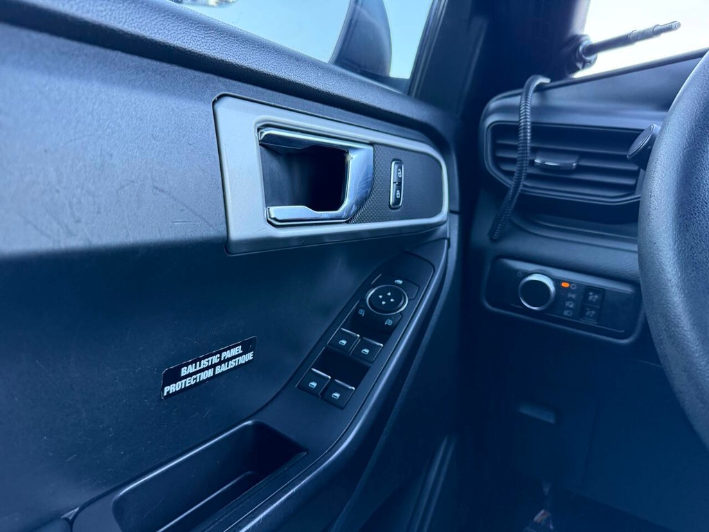 Ford Explorer Vehicle Full-screen Gallery Image 30