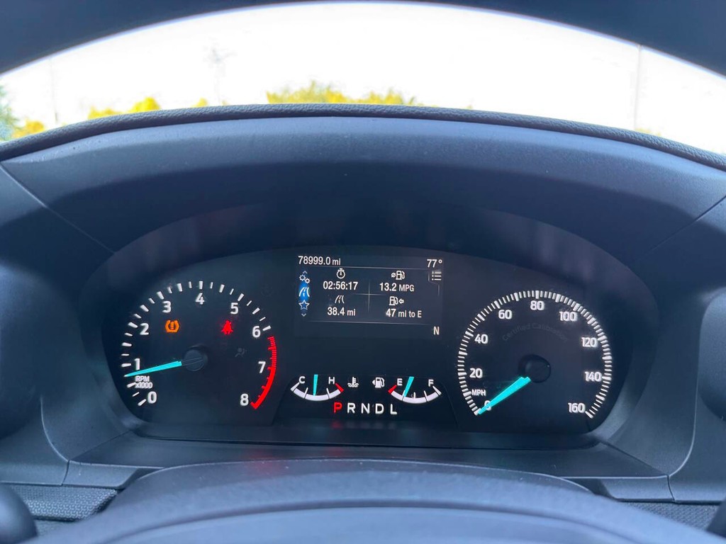 Ford Explorer Vehicle Full-screen Gallery Image 31