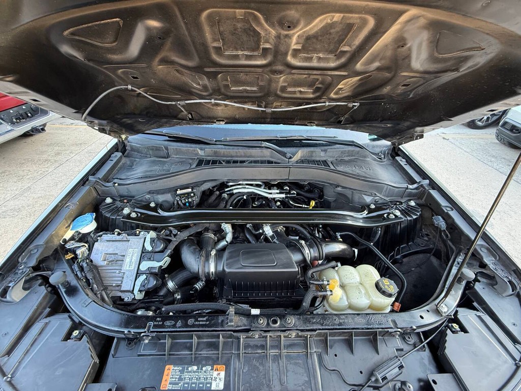 Ford Explorer Vehicle Full-screen Gallery Image 34