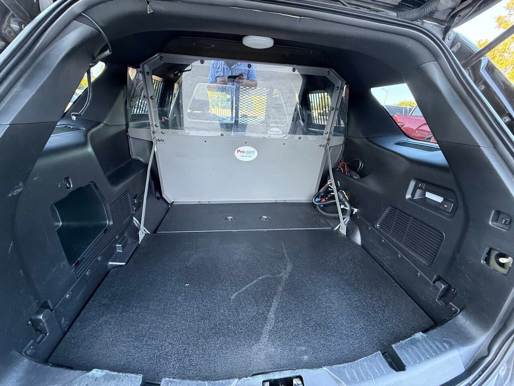 Ford Explorer Vehicle Full-screen Gallery Image 35