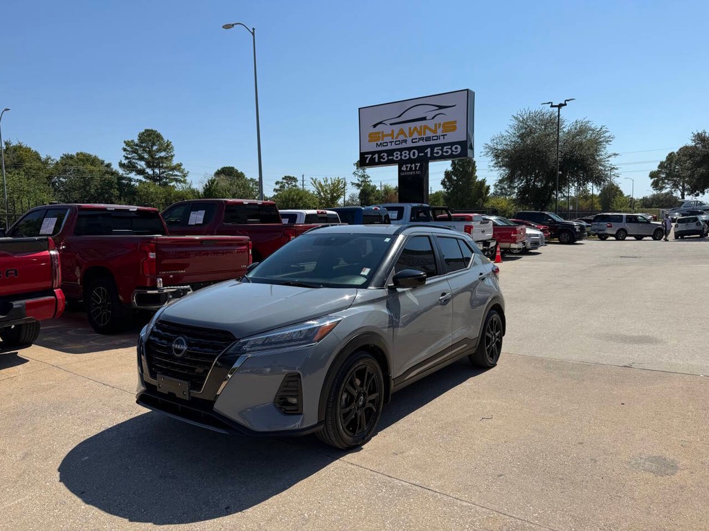 Nissan Kicks Vehicle Full-screen Gallery Image 03